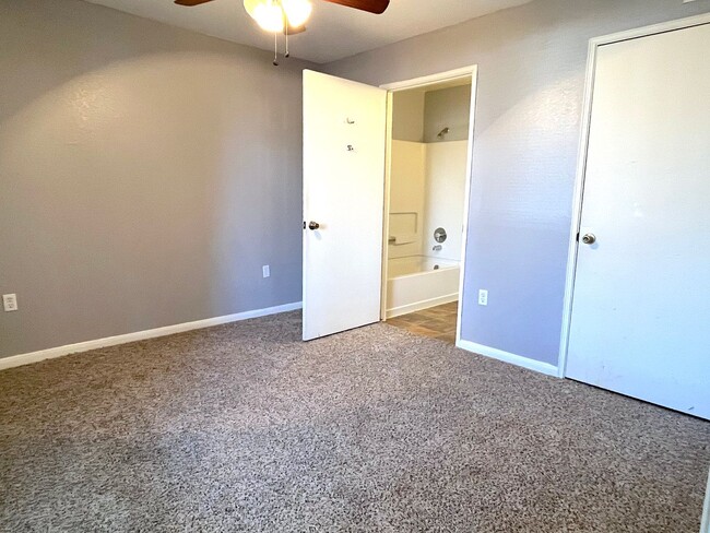 Building Photo - JULY 2025 MOVE IN Spacious 4 Bedroom 4 Bat...