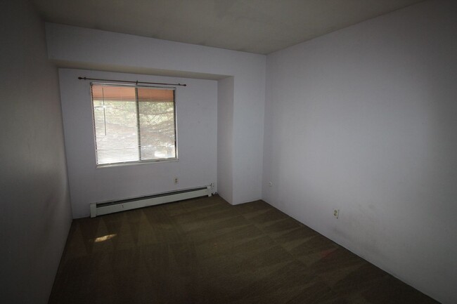 Building Photo - Great 3 Bedroom Condo