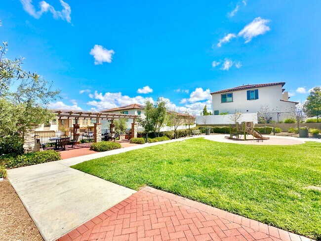 Building Photo - Lovely, Light & Bright, Two-Story, Detached Home in the Desirable Wildgrove Community of Vista!