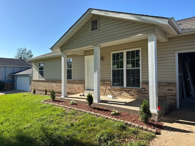 Primary Photo - 3 Bed House in St. Peter's MO