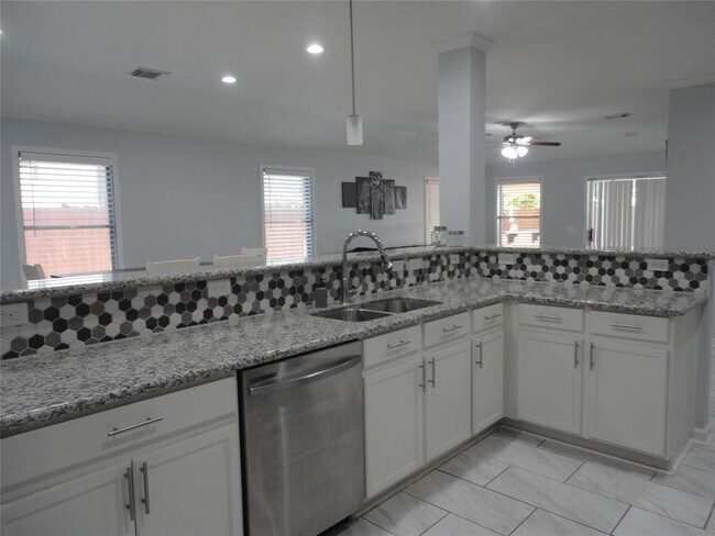 Building Photo - 4803 Russet Trail Ct
