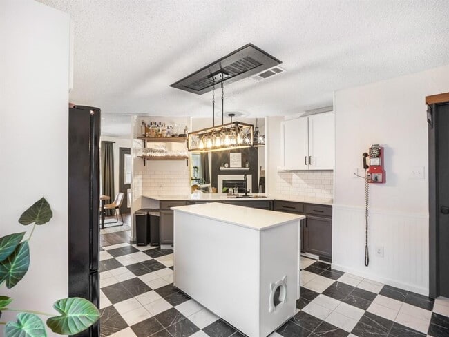 Building Photo - 505 Eaglecreek Dr