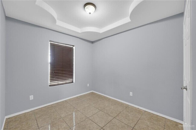 Building Photo - 28 Silver Oak Ave
