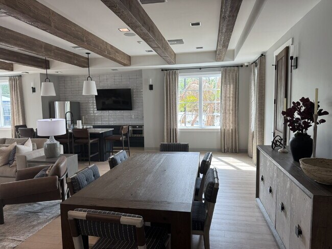 Building Photo - "Spacious 4-Bed Oasis with Granite Finishes & Guest Suite in Jacksonville!"