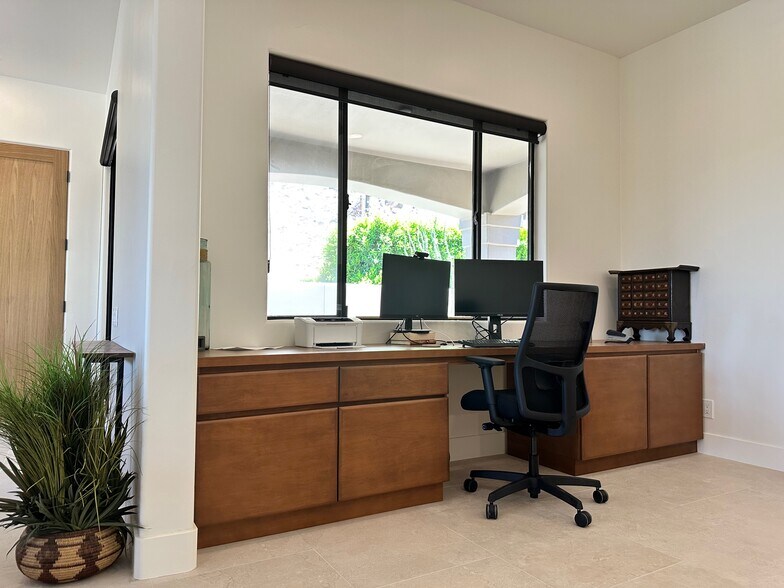 Building Photo - 2800 Cholla Pl