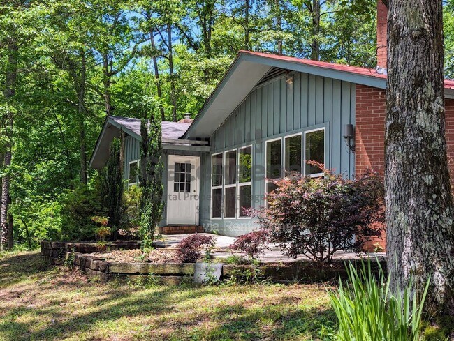 Building Photo - 1096 Boone Rd