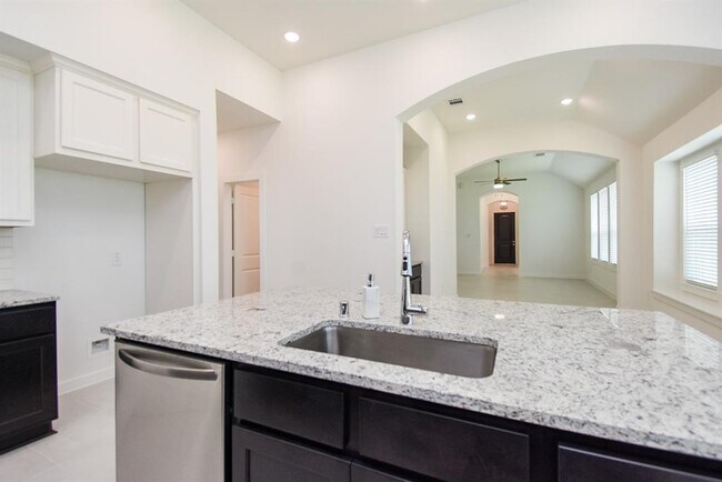 Building Photo - 5115 Murillo Dr