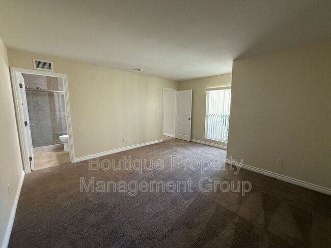Building Photo - 1126 S Clifpark Cir