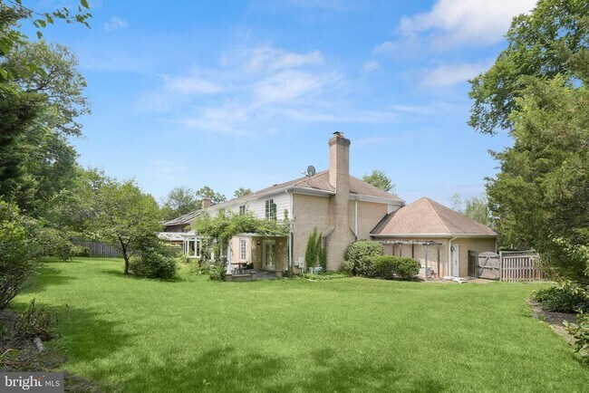 Building Photo - 9809 Hall Rd