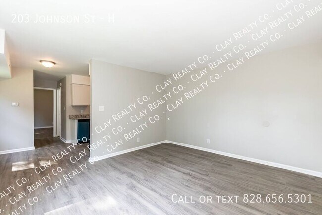 Building Photo - 203 Johnson St
