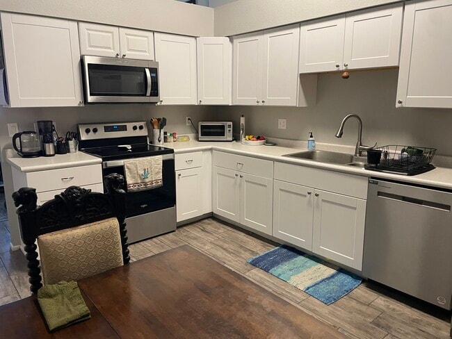 Building Photo - 726 S Nebraska St