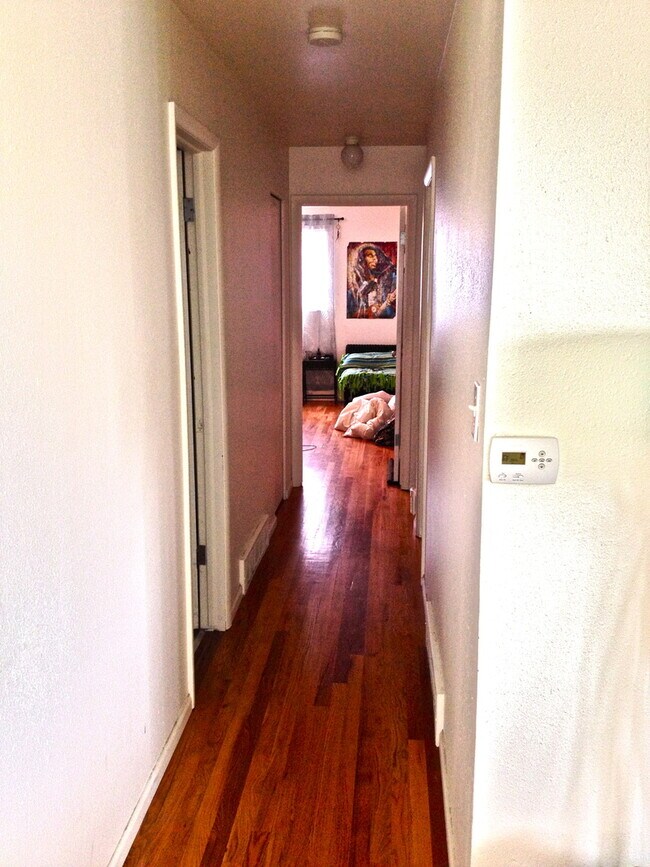 Building Photo - Updated 6 Bed 4 Bath House.  Pictures do n...