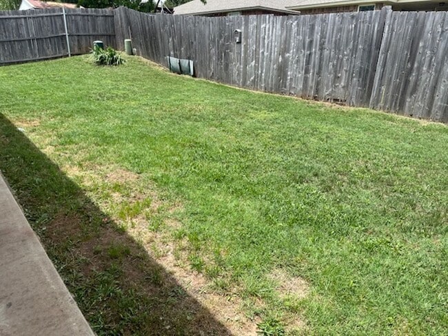 Building Photo - Harwood Floors - Granite Countertops - Mid...