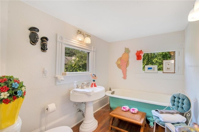 Building Photo - Queen Anne Victorian Estate