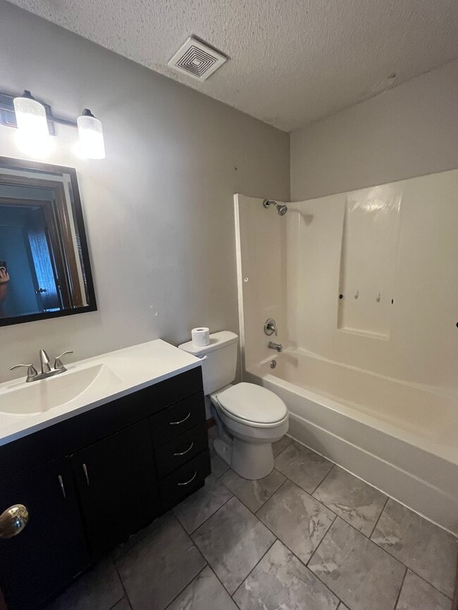 Building Photo - LEASING