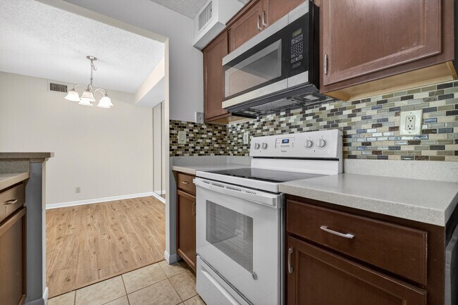 Building Photo - 2512 SE Anchorage Cove