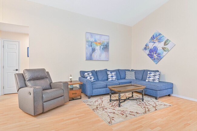 Building Photo - AVAILABLE June 1 - Single Family Pool Home in the Heart of Three Oaks