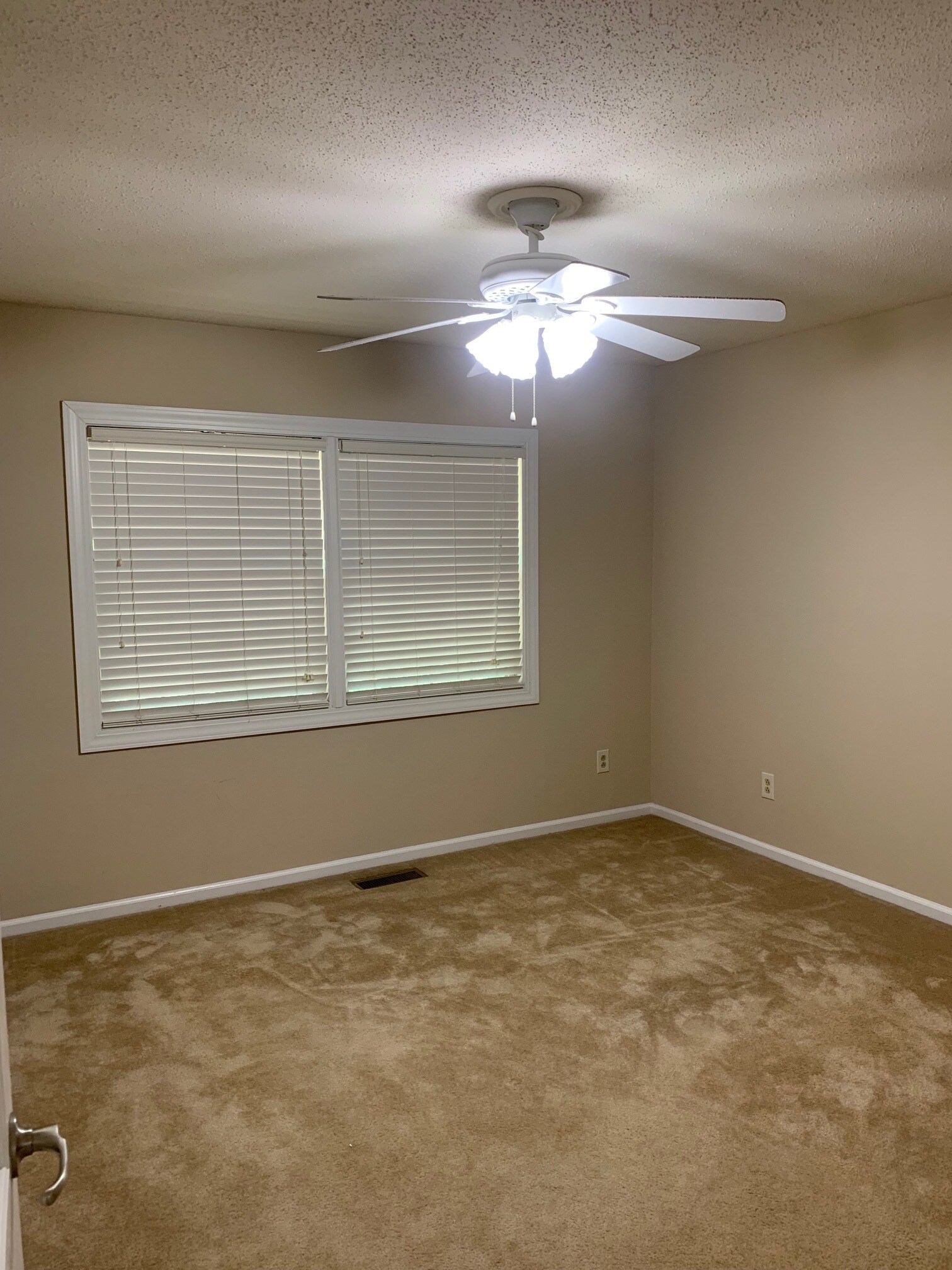 Building Photo - 6527 Deane Hill Dr