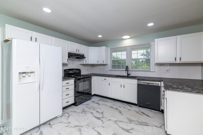 Building Photo - 201 Farlow Dr