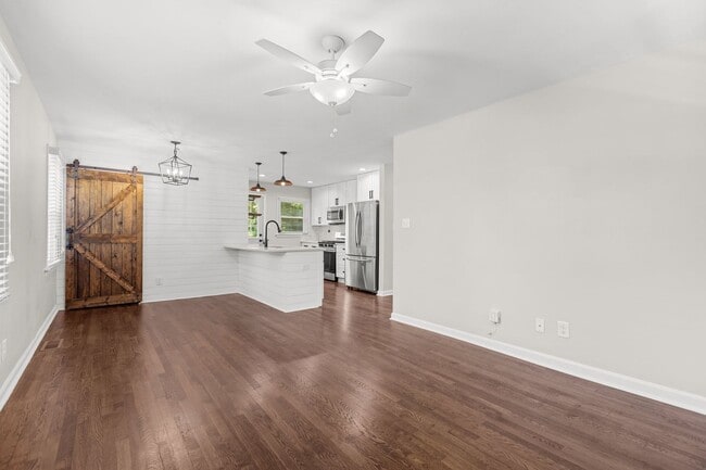 Building Photo - Adorable, Modern 3 Bedroom Ranch near Downtown Raleigh - Gorgeous finishes, open floorplan, updat...