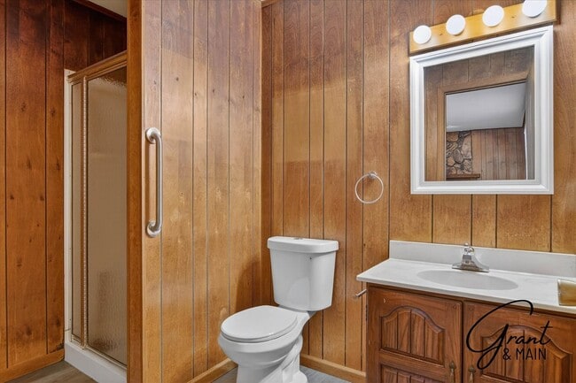 Building Photo - 3 bedroom 2 bath