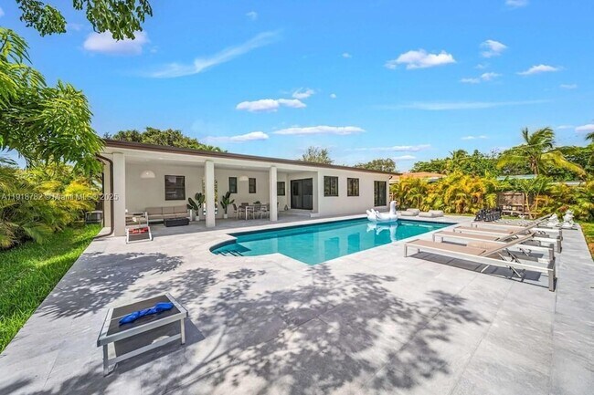 Building Photo - 305 NW 124th St