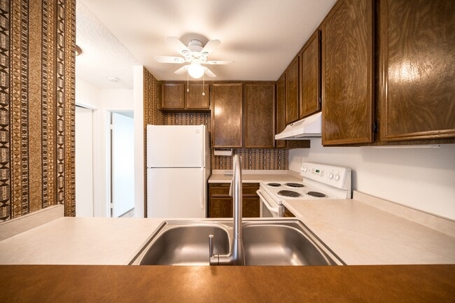 Building Photo - 1124 Eureka St