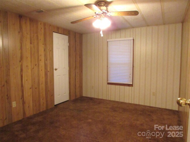 Building Photo - 261 Wing Dr