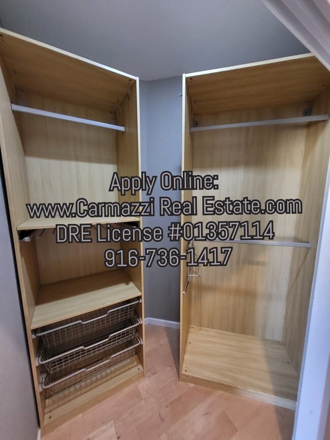 Building Photo - 9197 Irish Gold Way