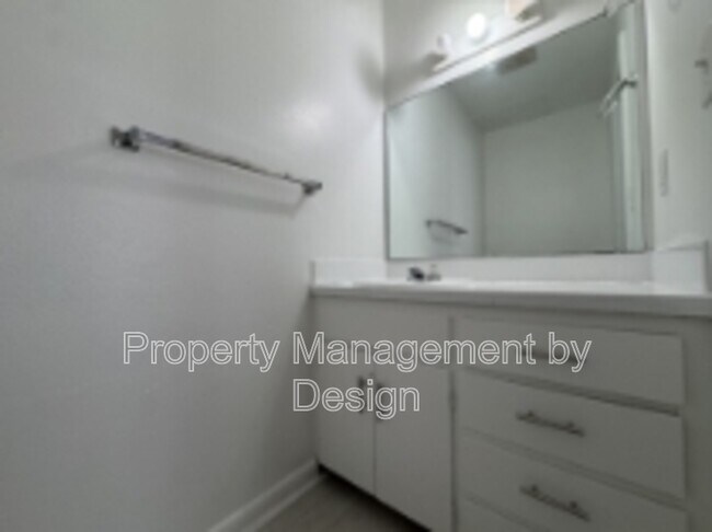 Building Photo - 1039 5th St