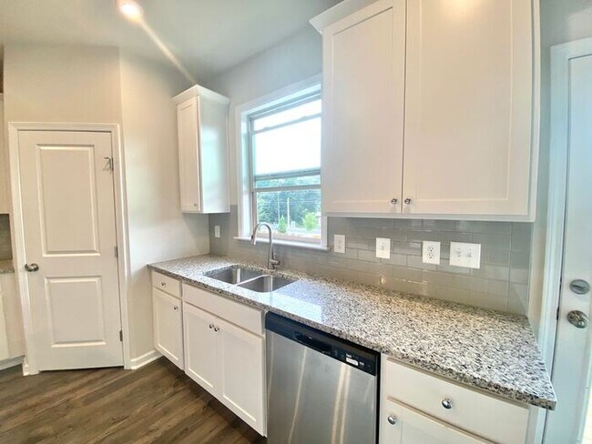 Building Photo - 230 Mahone Dr