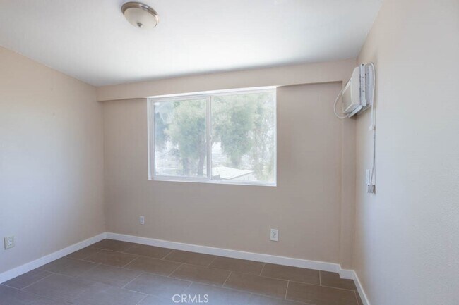 Building Photo - 1059 1/2 Buelah Cir-1059