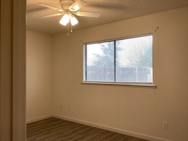 Building Photo - 16385 N D St