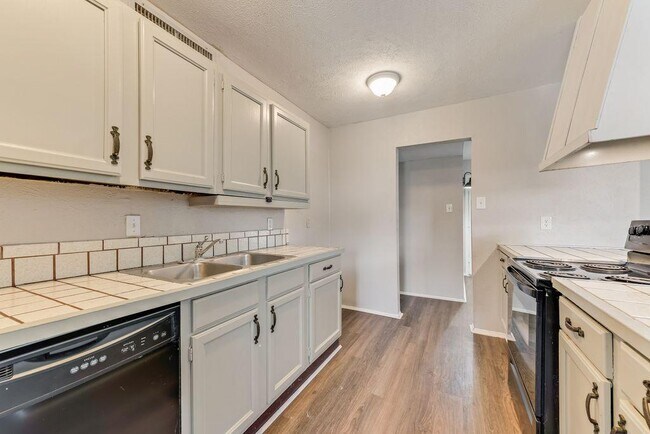 Building Photo - 4209 Martindale Dr