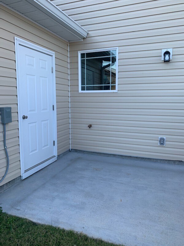 Building Photo - 2052 Sunflower Dr