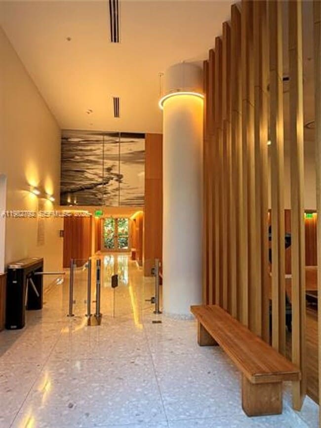 Building Photo - 1500 Bay Rd