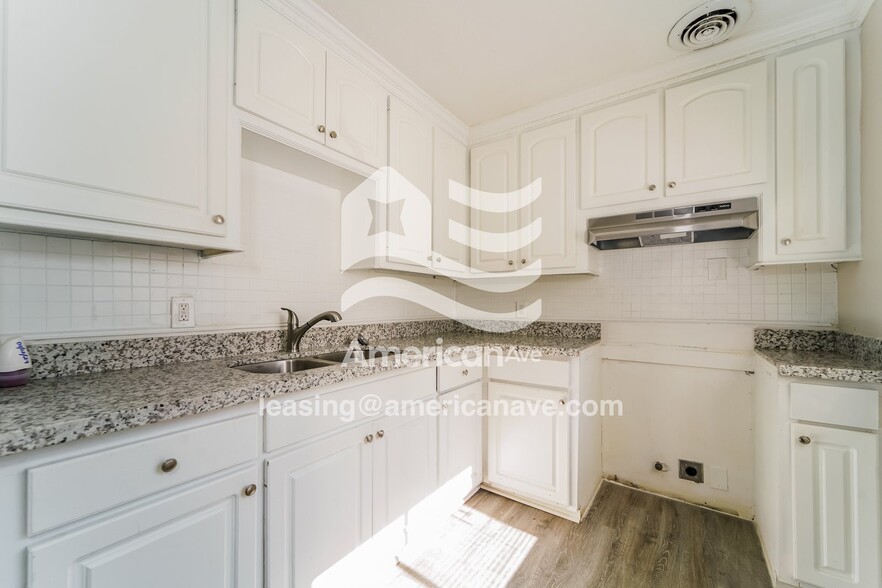 Building Photo - 5409 Queen Mary Ln