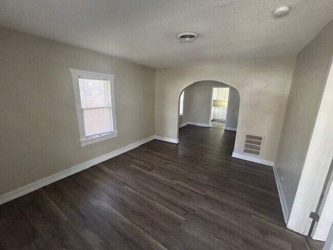 Building Photo - 634 S Fountain St