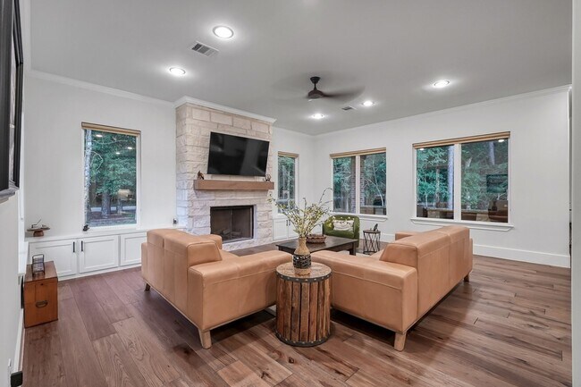 Building Photo - 15937 Stagecoach Rd