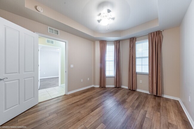 Building Photo - WALKING DISTANCE TO SUNSEEKER RESORT AND P...