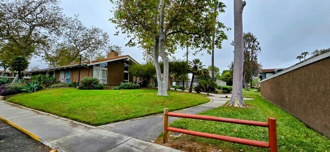 Building Photo - 1300 Saratoga Ave