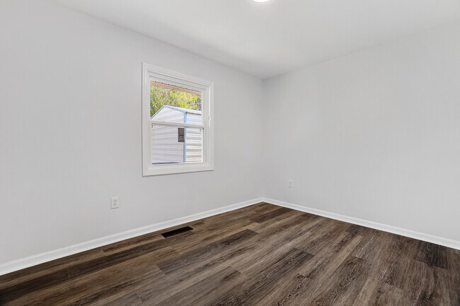 Building Photo - 1701 Wakefield Dr NE