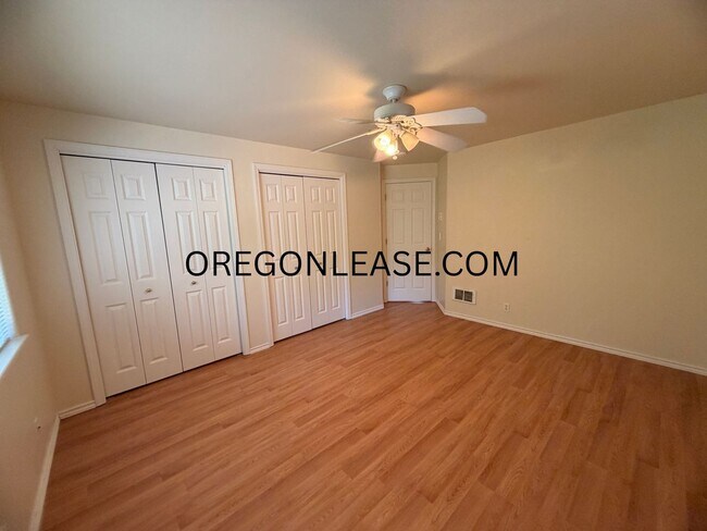 Building Photo - 2 Bedroom Duplex in North Eugene
