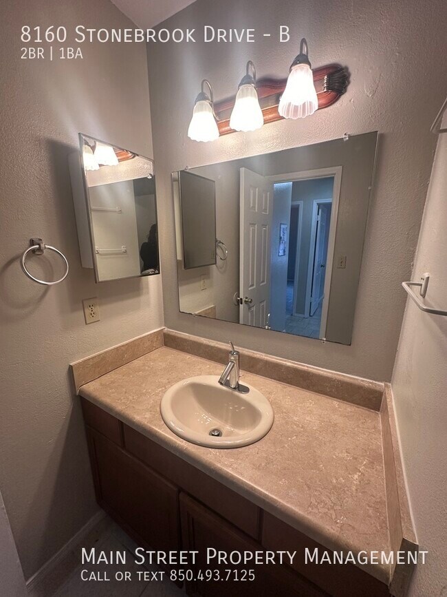 Building Photo - 8160 Stonebrook Drive #B
