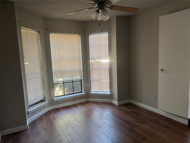 Building Photo - 13811 Purplemartin St