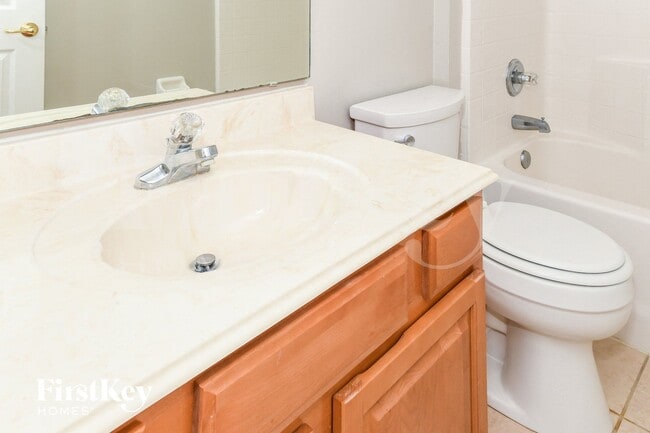 Building Photo - 848 MacKenzie Cir