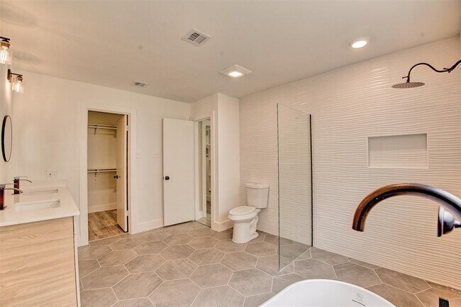 Building Photo - 15626 Whitewater Ln