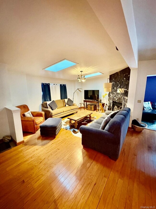 Building Photo - 84 Country Rd