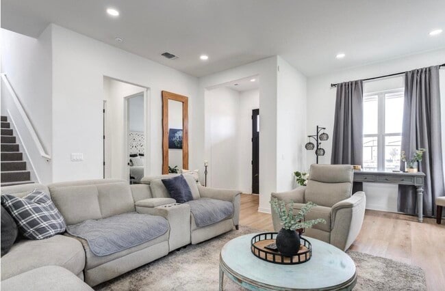 Building Photo - 12016 Savannah Ave