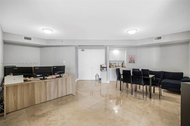 Building Photo - 4775 Collins Ave